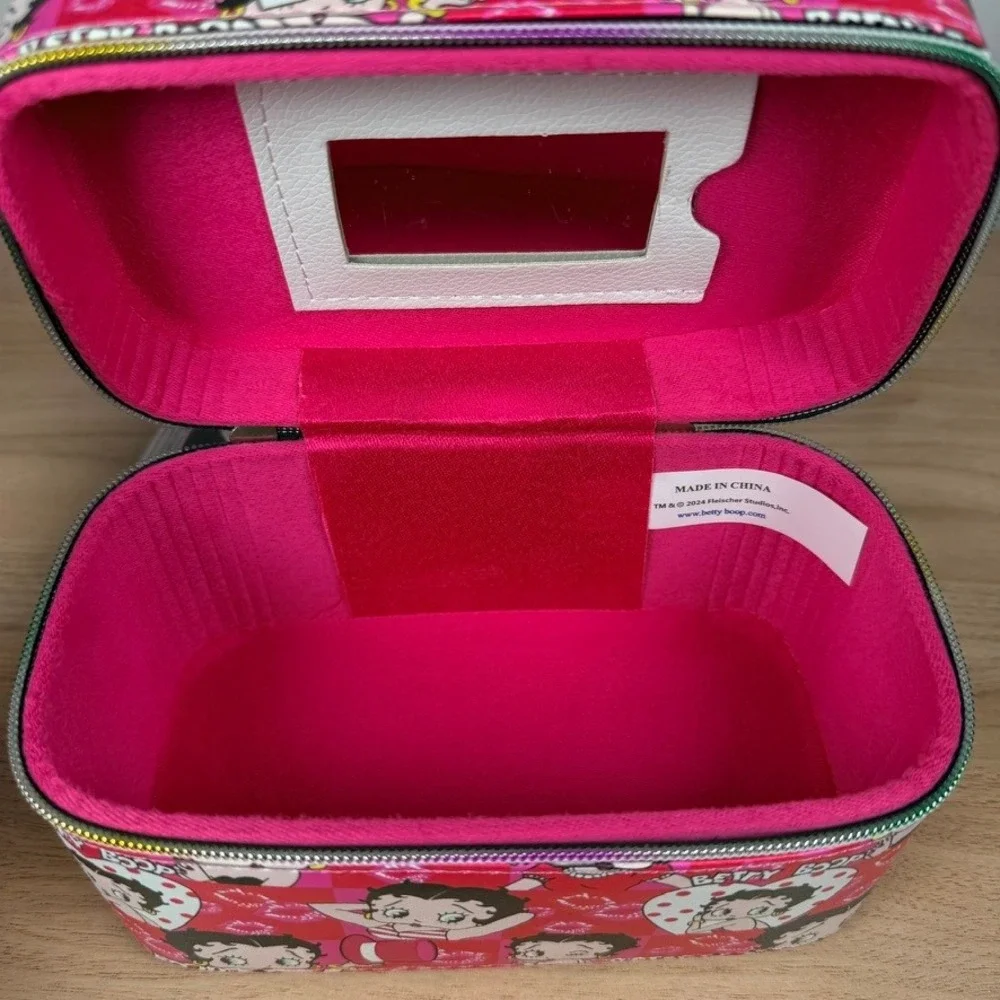 Betty Boop Makeup Bag Train Case Lips Hearts Red BP3817789AH Travel Vacation NEW